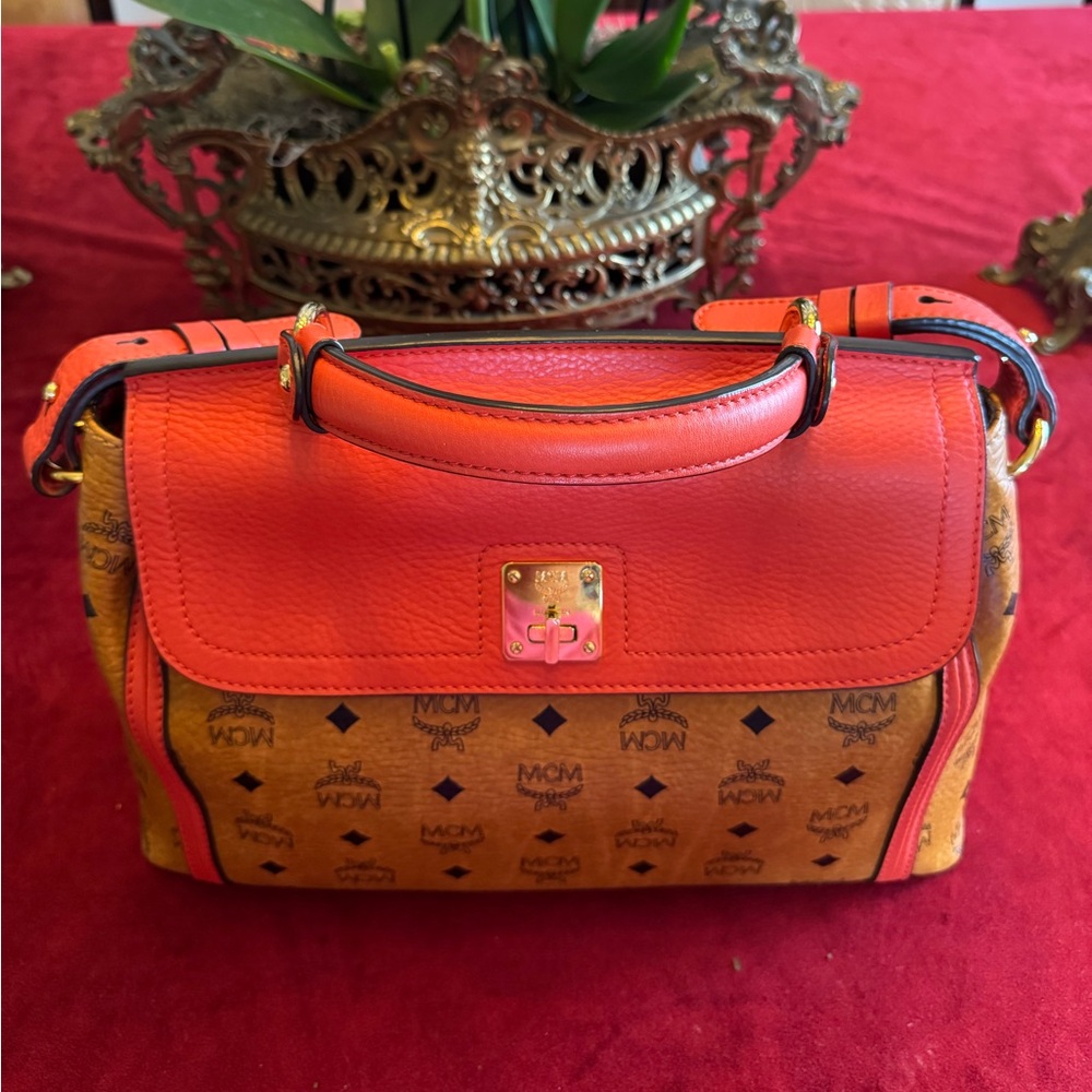 💯 Guaranteed Authentic MCM Top Handle / Crossbody Bag - Picture 10 of 16